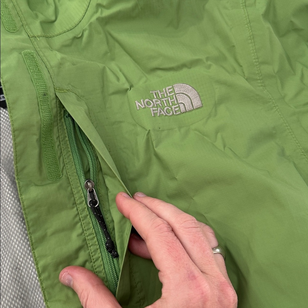 The North Face Green and White Raincoat - Picture 3 of 4